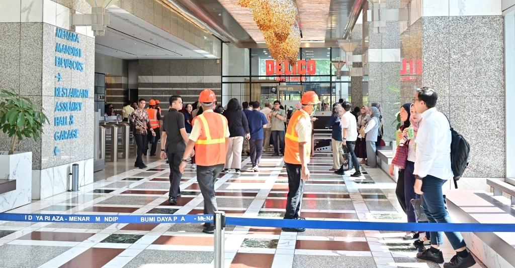 Situasi saat Fire Drill di Lobby Menara Mandiri. (dok. BDP)