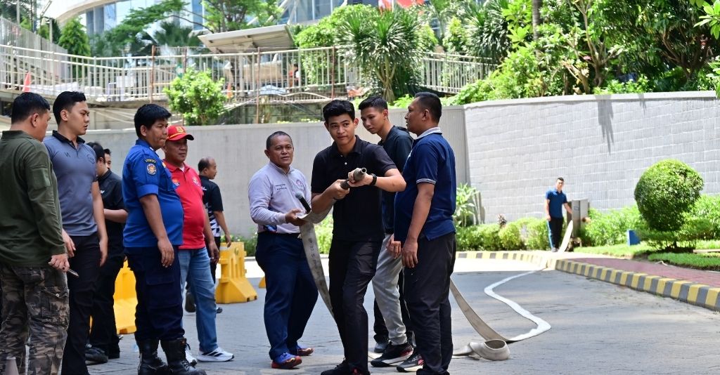 Peserta MKKG melakukan latihan menggunakan Selang Hydrant. (sumber: BDP)