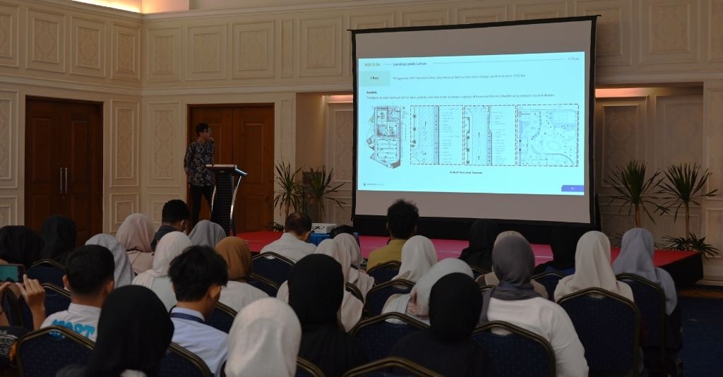 Sesi pemaparan materi penerapan Green Building di Menara Mandiri oleh tim Building Management BDP. (dok. BDP)