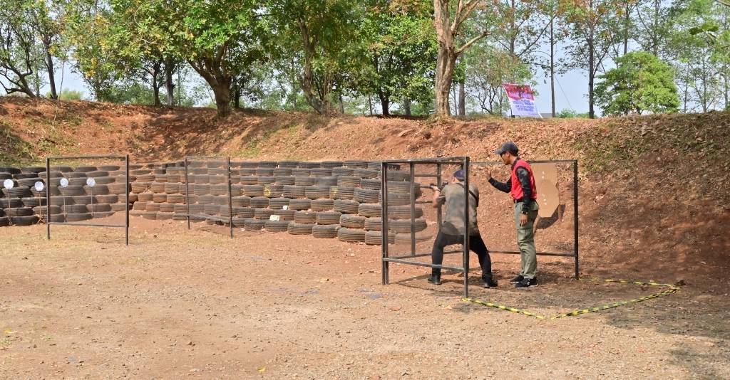 Sesi pelatihan menembak individu personel satuan keamanan (Security) Bank Mandiri (dok. BDP)