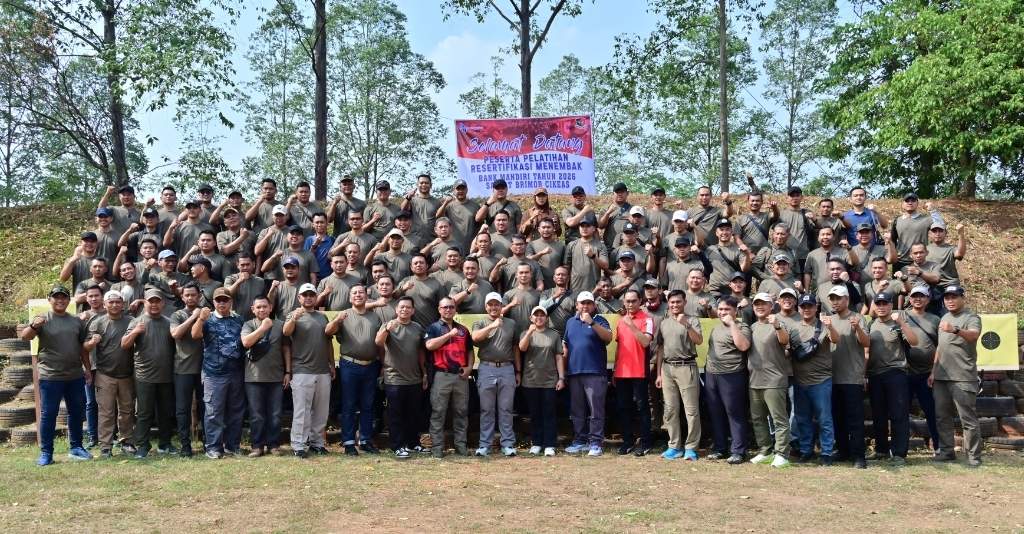 Foto bersama peserta resertifikasi menembak Security Bank Mandiri, Security Management PT Bumi Daya Plaza, dan tim Satuan Latihan (Satlat) Brimob Cikeas. (dok. BDP)