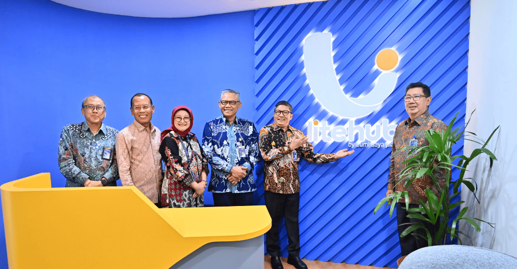 Direksi dan pemegang saham PT Bumi Daya Plaza di LiteHub Coworking Space lantai 16 gedung Graha Mandiri. (sumber: BDP)