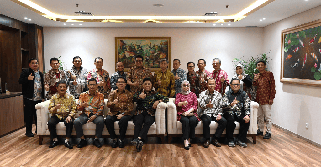 Foto bersama setelah acara penandatanganan MoU PT Bumi Daya Plaza dengan PT Bina Karya (dok. BDP)